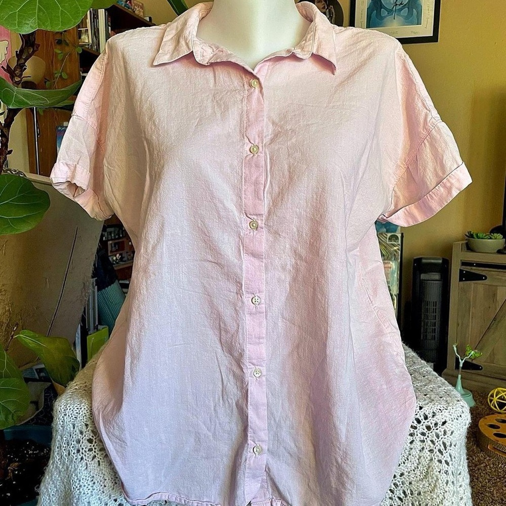 Light Pink Button Up Shirt / Levi’s / sz large